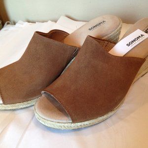 Women shoes never worn Retail $59.99, wedge, brown suede, size 9.5